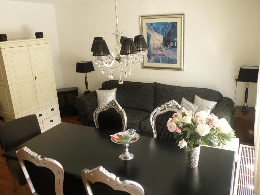 Seastar Apartment *